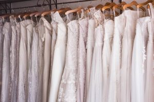 Fasony sukni ślubnych – na co zwrócić uwagę?